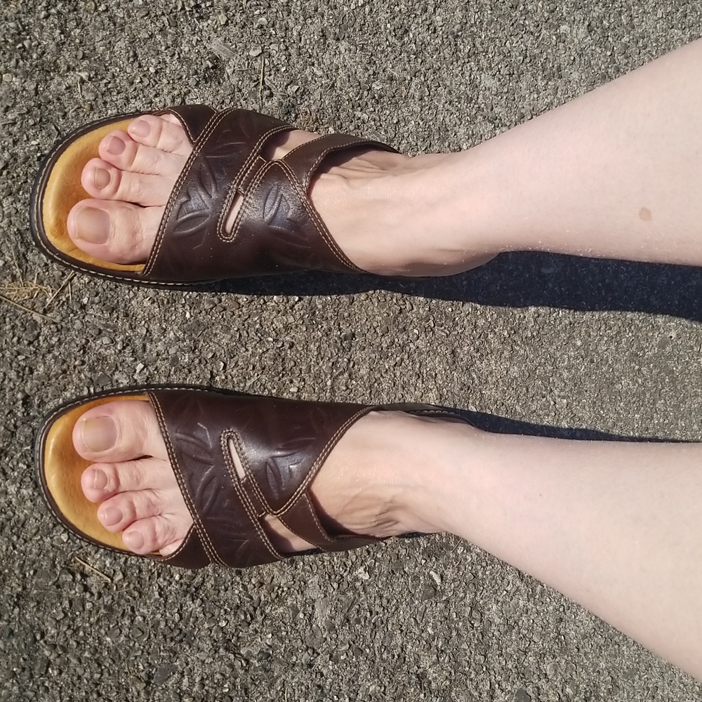 🛍Clark's Brown Leather sandals 9M👡